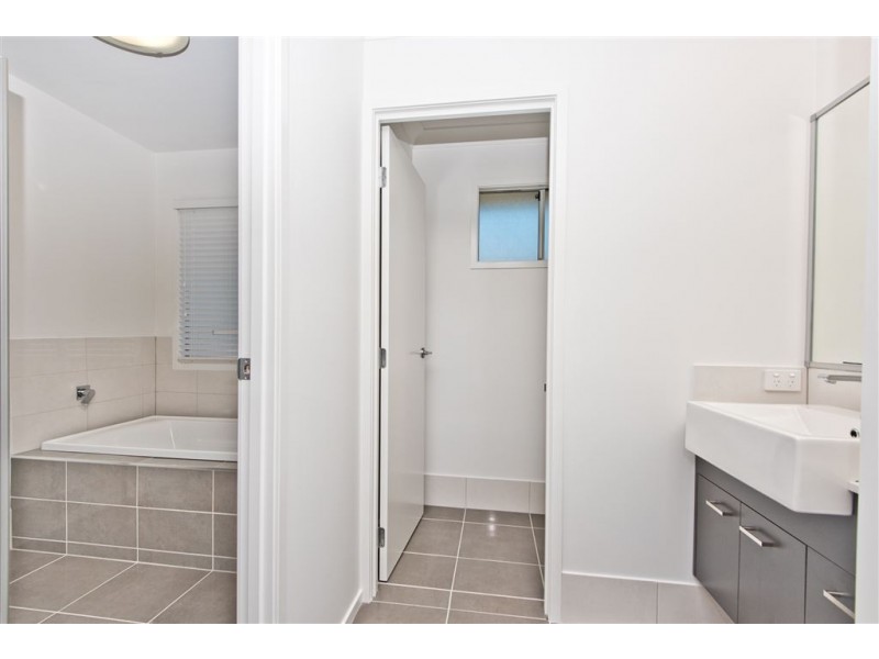 34 Heliopolis Pde, Mitchelton QLD 4053