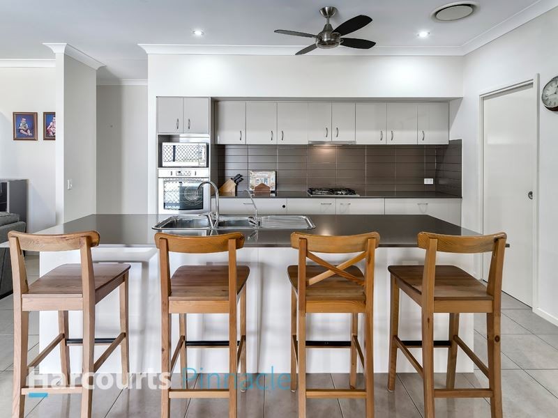 8 Seeana Crescent, Bridgeman Downs QLD 4035