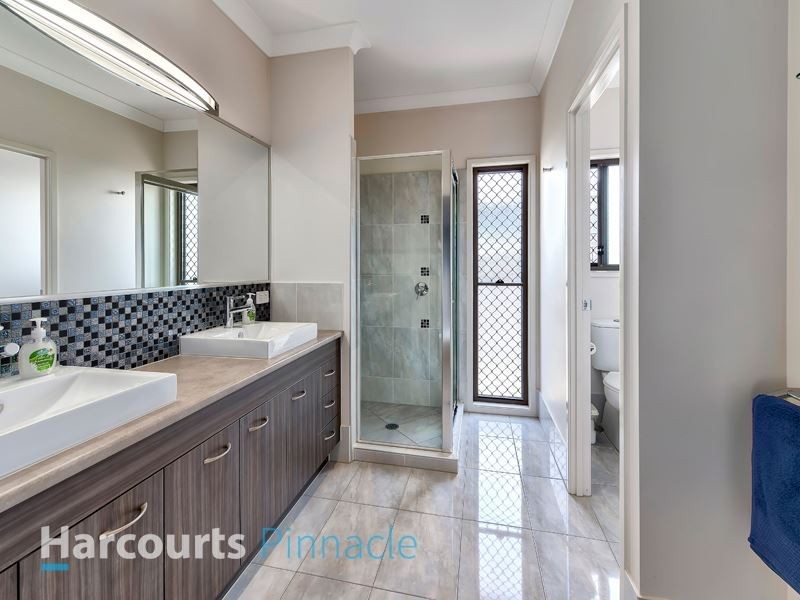 8 Seeana Crescent, Bridgeman Downs QLD 4035