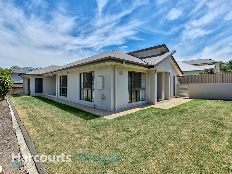 8 Seeana Crescent, Bridgeman Downs QLD 4035