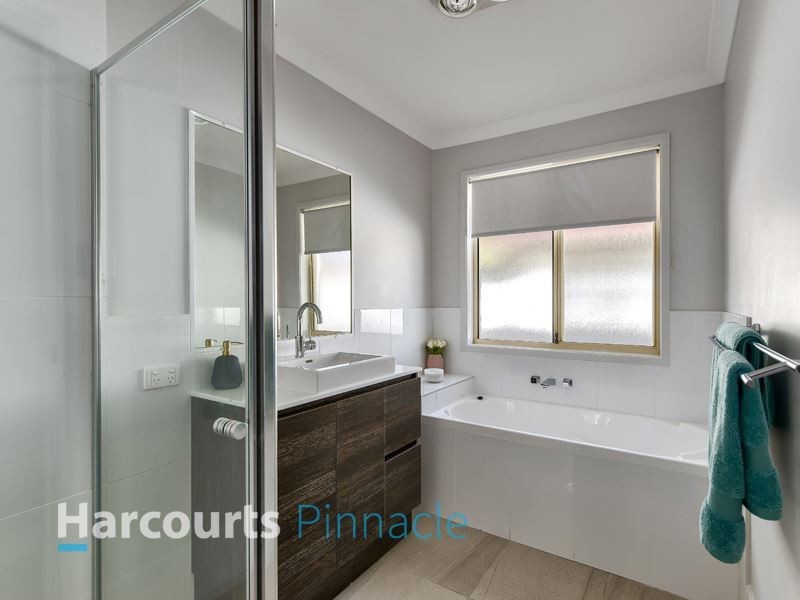 74 Cambridge Crescent, Fitzgibbon QLD 4018