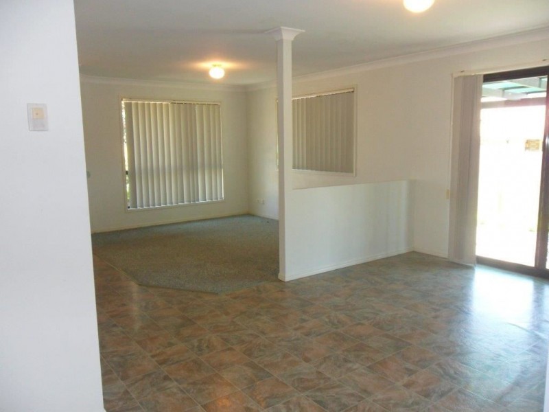 17 Smout Court, Sandstone Point QLD 4511