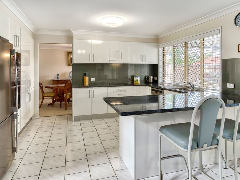 15 Bangalow Street, Bridgeman Downs QLD 4035