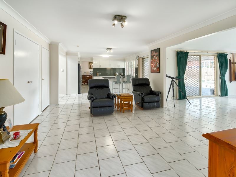 15 Bangalow Street, Bridgeman Downs QLD 4035