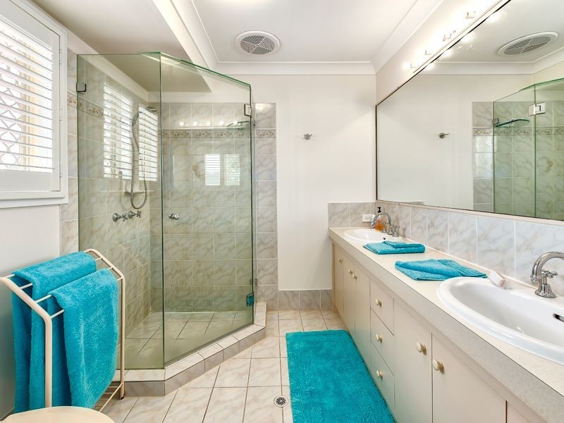 15 Bangalow Street, Bridgeman Downs QLD 4035