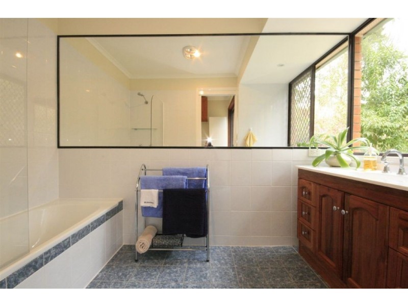 20 Nullamanna Road, Camp Mountain QLD 4520