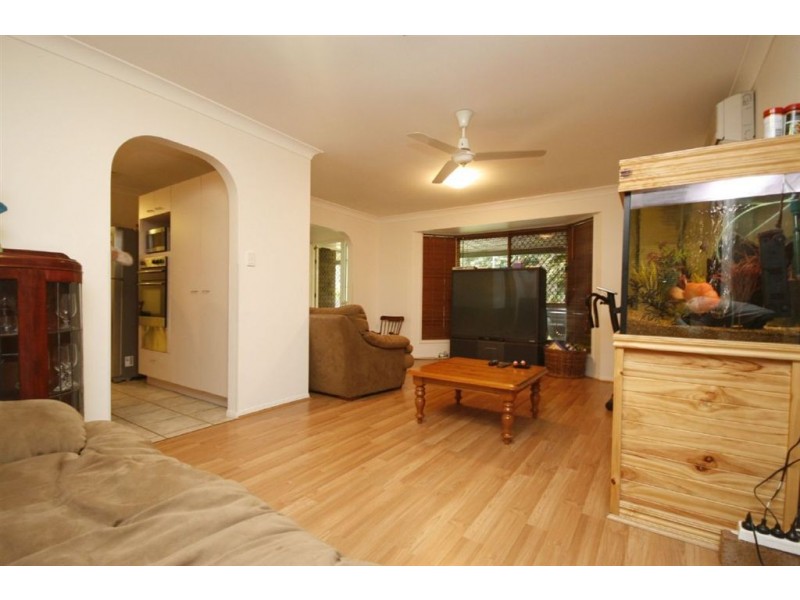 8 Avandel Court, Eatons Hill QLD 4037