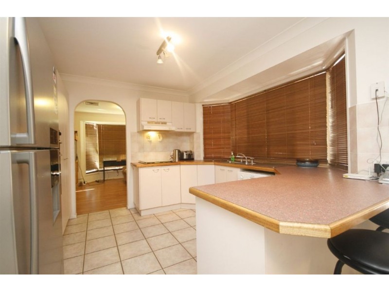 8 Avandel Court, Eatons Hill QLD 4037