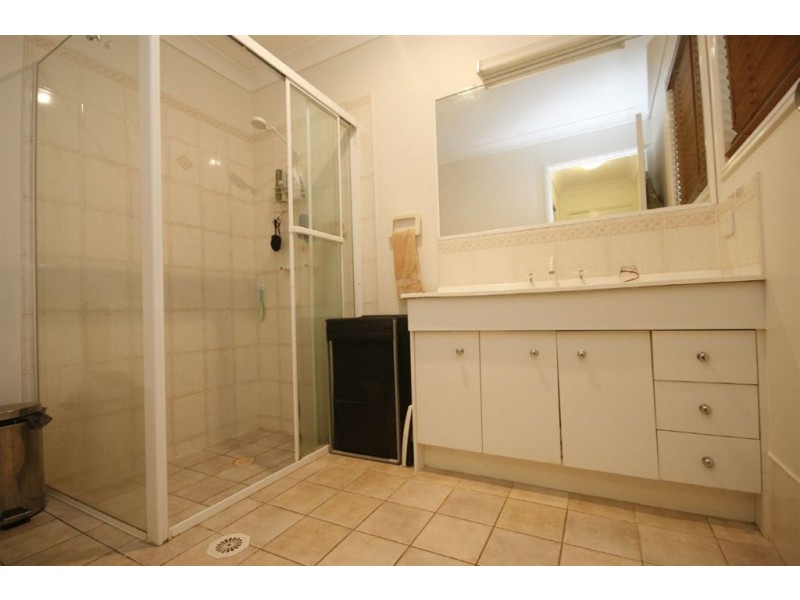 8 Avandel Court, Eatons Hill QLD 4037