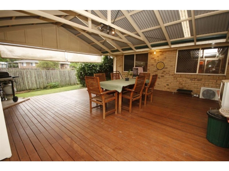 8 Avandel Court, Eatons Hill QLD 4037