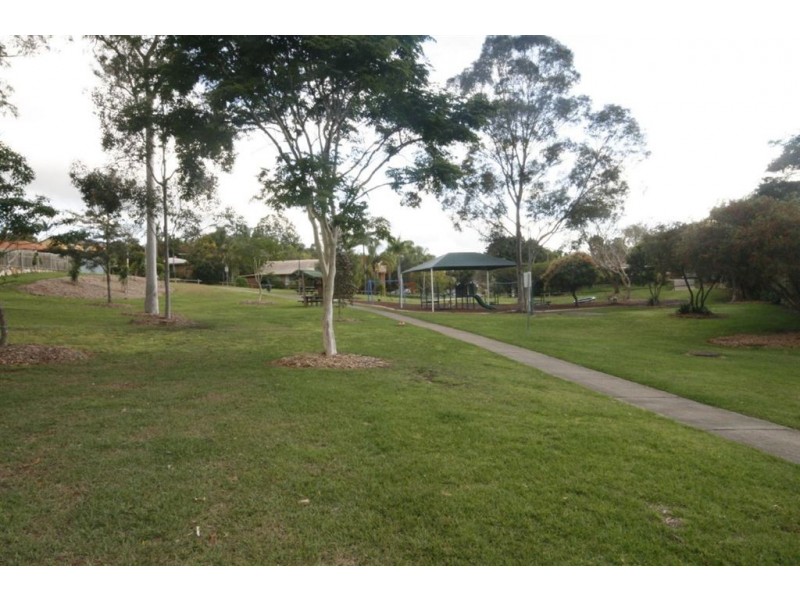 8 Avandel Court, Eatons Hill QLD 4037