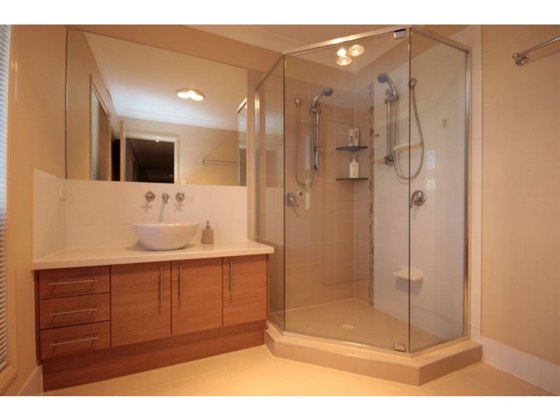 24 Caribou Cr, Fitzgibbon QLD 4018