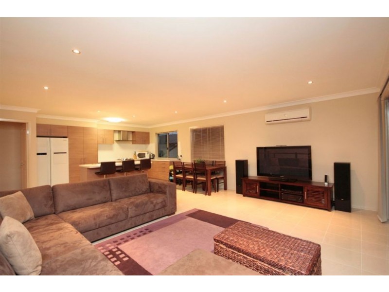 24 Caribou Cr, Fitzgibbon QLD 4018