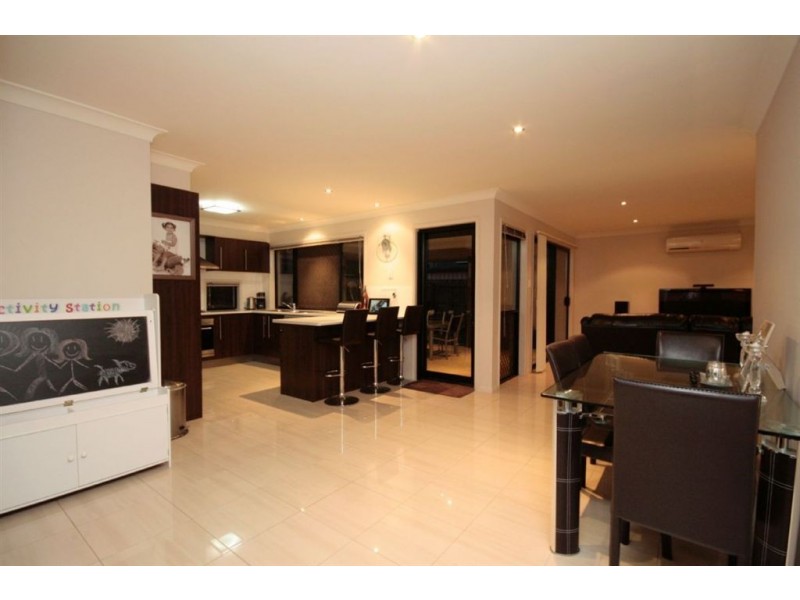 62 Caribou Cr, Fitzgibbon QLD 4018