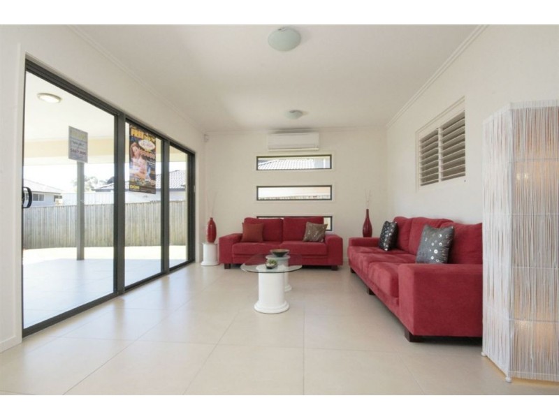 6 Kagan Close, Bridgeman Downs QLD 4035