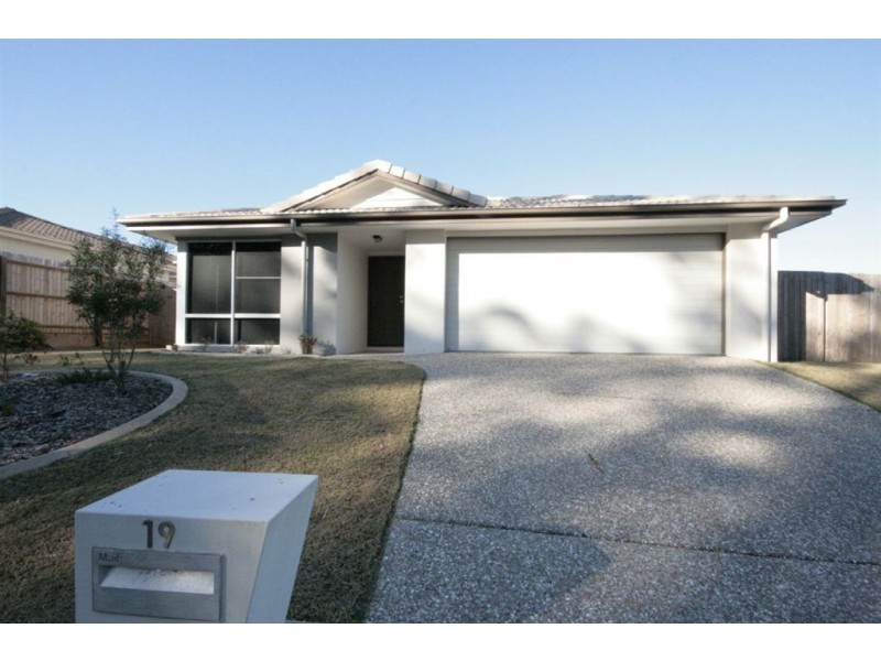 19 Stirling Esplanade, Griffin QLD 4503