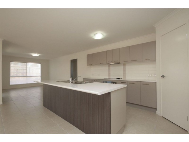 19 Stirling Esplanade, Griffin QLD 4503
