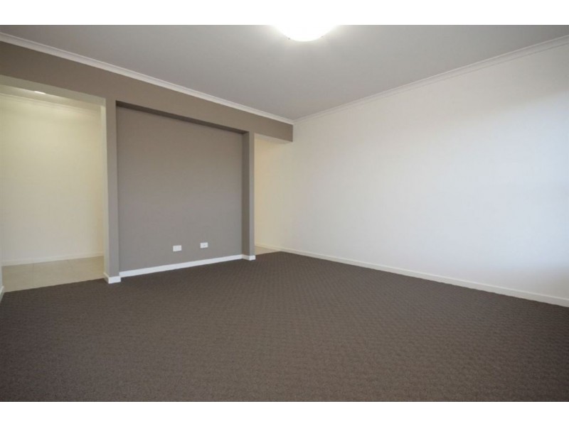 19 Stirling Esplanade, Griffin QLD 4503