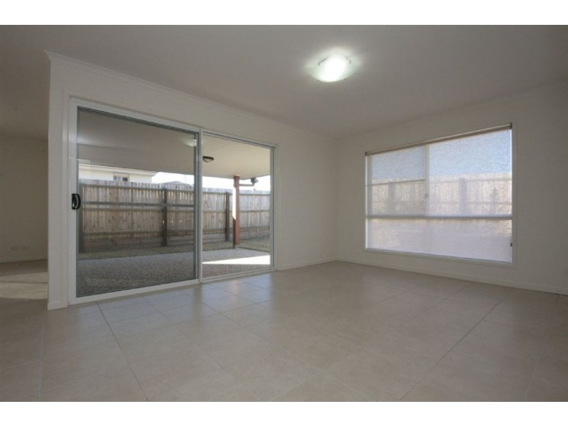 19 Stirling Esplanade, Griffin QLD 4503