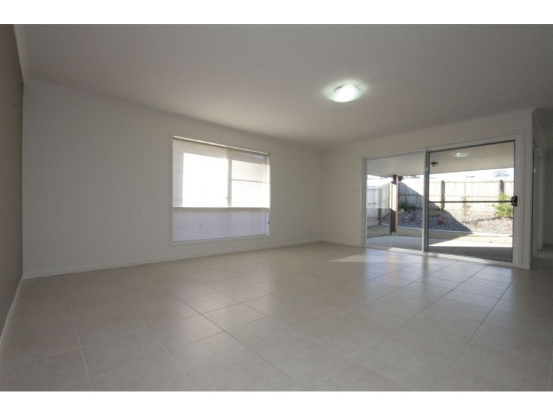 19 Stirling Esplanade, Griffin QLD 4503