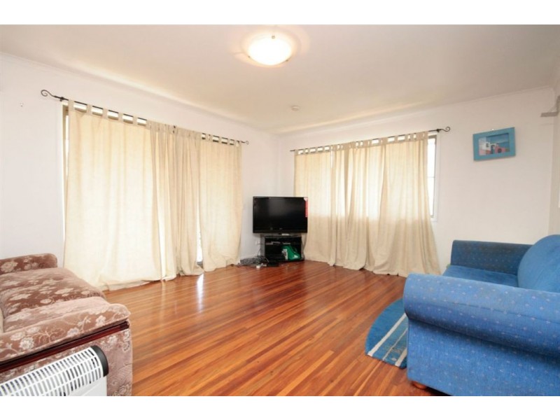 2 Folkstone Av, Albany Creek QLD 4035