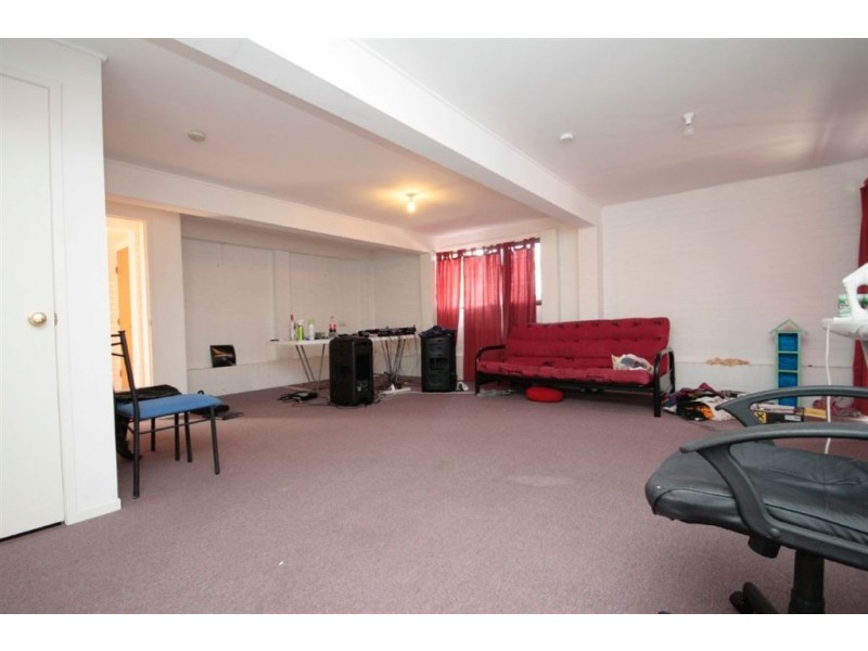 2 Folkstone Av, Albany Creek QLD 4035