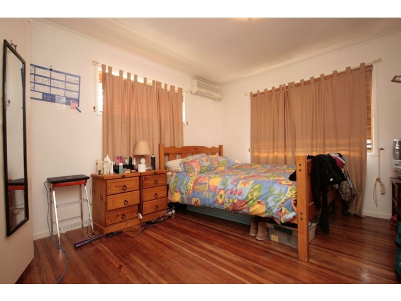 2 Folkstone Av, Albany Creek QLD 4035