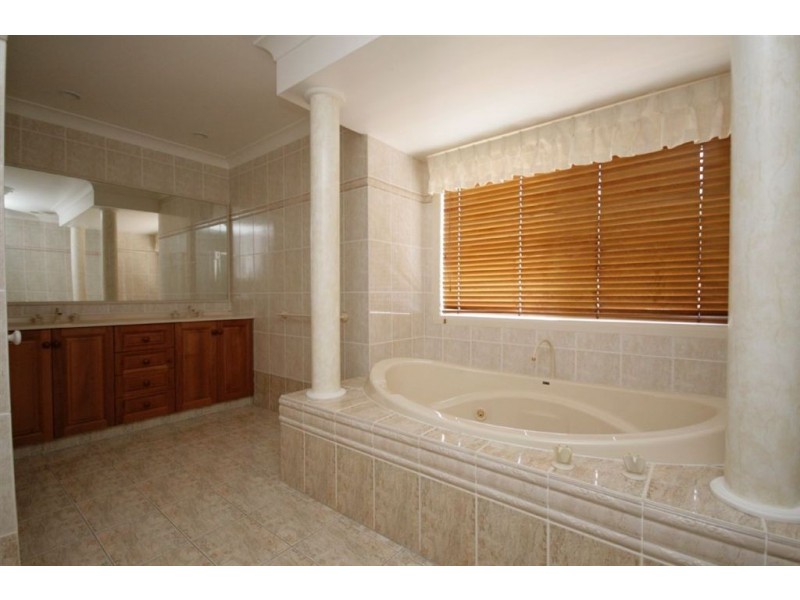 79 Voyager Cct, Bridgeman Downs QLD 4035