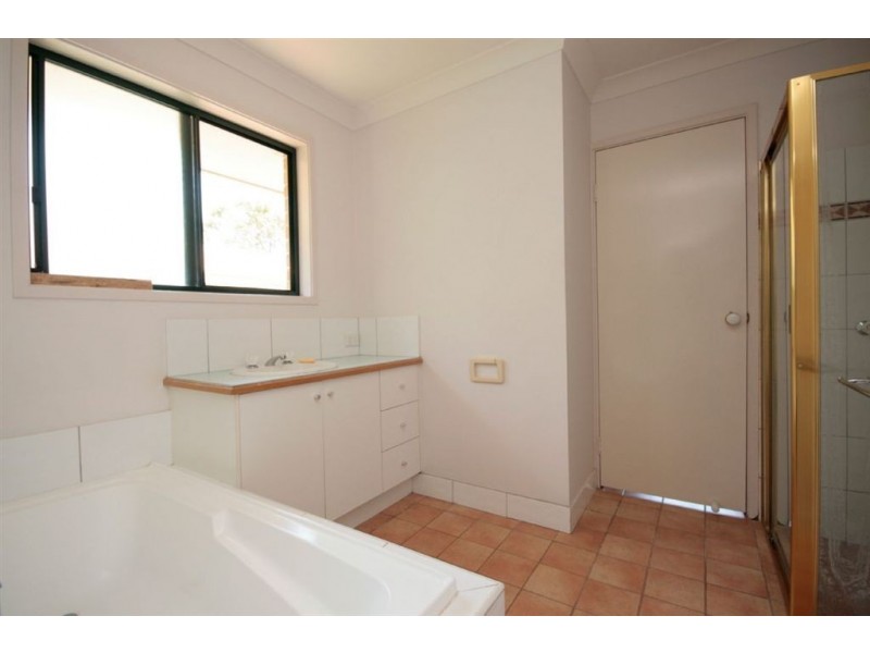 16 Silkyoak Cct, Fitzgibbon QLD 4018