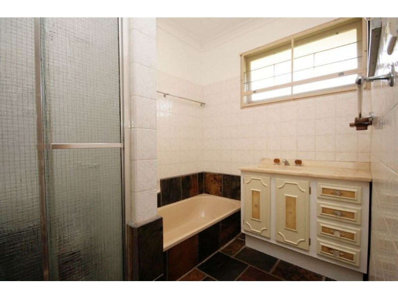 7 Euratha St, Stafford Heights QLD 4053