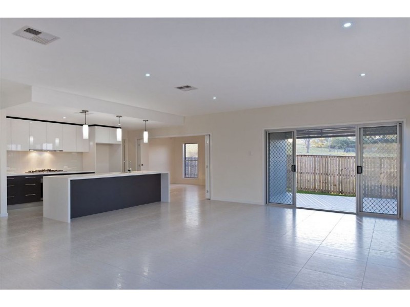 3 Belvista Place, Bridgeman Downs QLD 4035