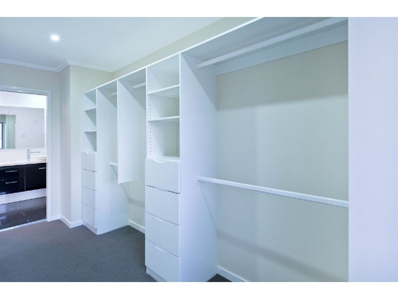 3 Belvista Place, Bridgeman Downs QLD 4035