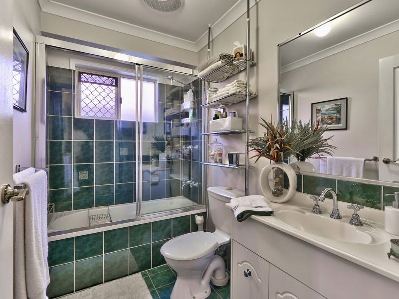 19 Manitoba Place, Wavell Heights QLD 4012