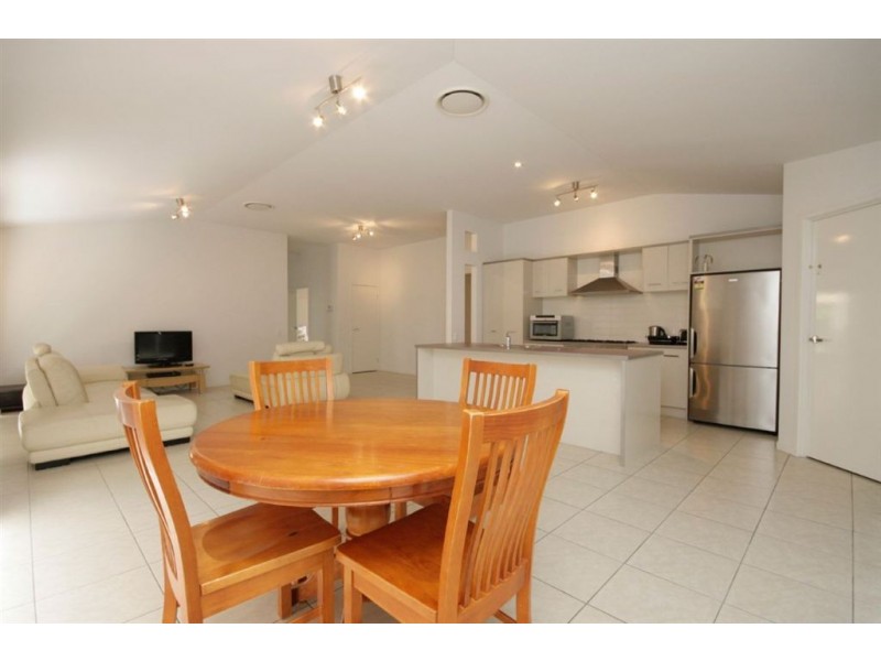 2 Hedge Court, Aspley QLD 4034