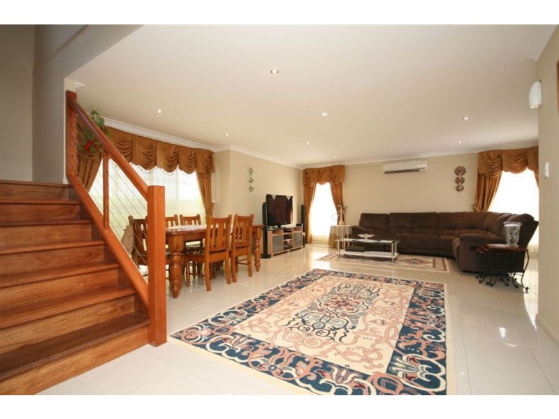 33 Caribou Crescent, Fitzgibbon QLD 4018