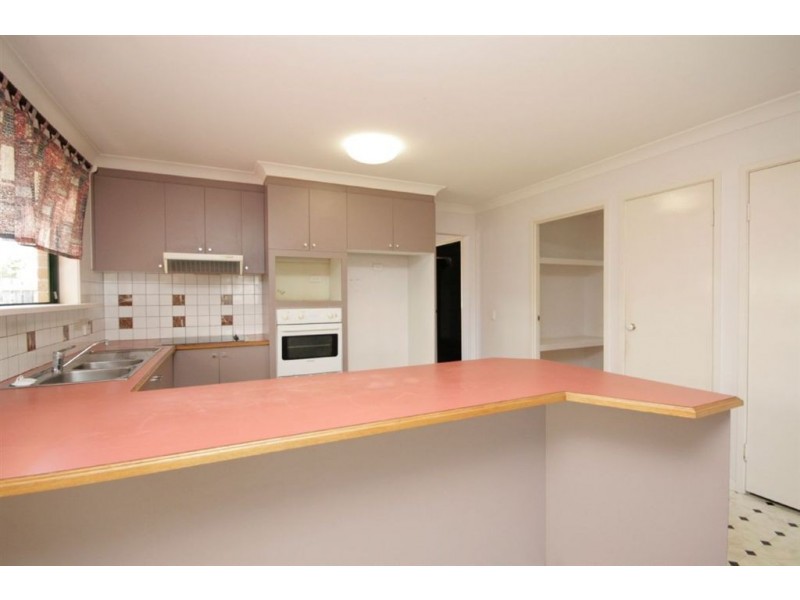 16 Silkoak Cct, Fitzgibbon QLD 4018