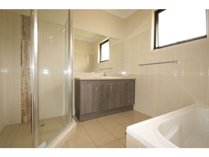 10 Cassia St, Bridgeman Downs QLD 4035