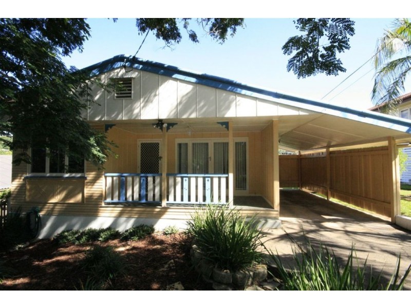 8 Eastbourne St, Chermside West QLD 4032