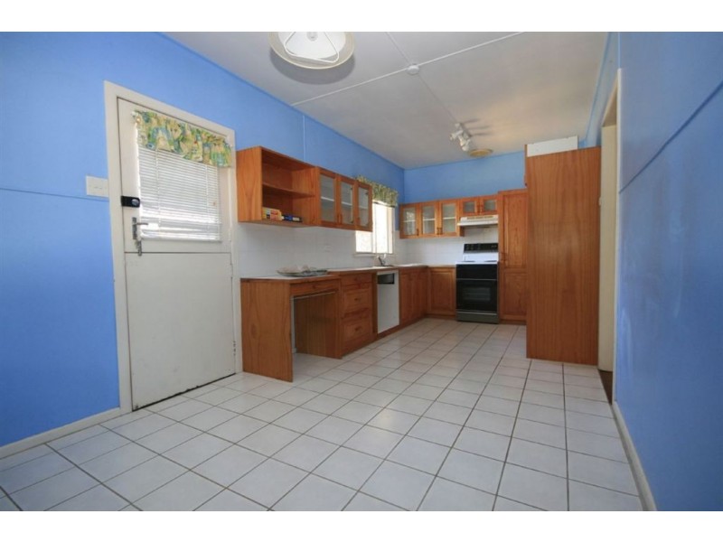 8 Eastbourne St, Chermside West QLD 4032