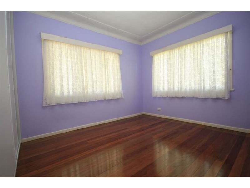 8 Eastbourne St, Chermside West QLD 4032