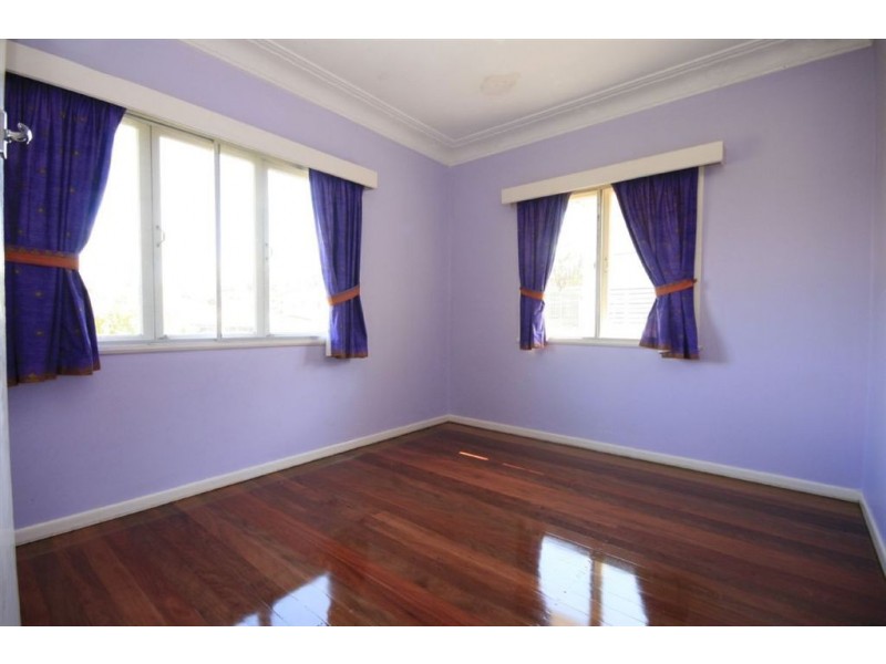 8 Eastbourne St, Chermside West QLD 4032