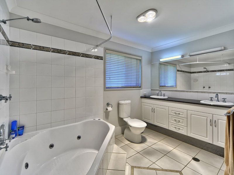 11 Grandis Court, Cashmere QLD 4500