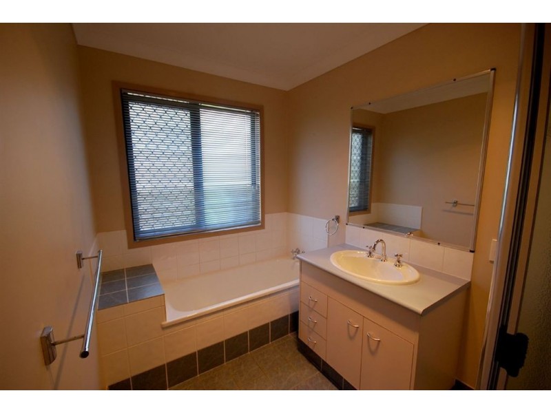 10 Burlinson Close, Mcdowall QLD 4053