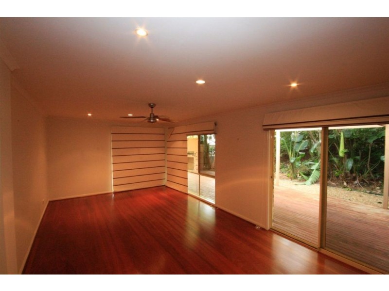 8 Brigalow Cl, Bridgeman Downs QLD 4035