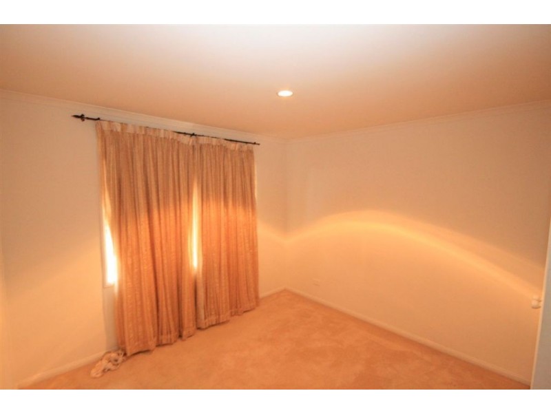 8 Brigalow Cl, Bridgeman Downs QLD 4035