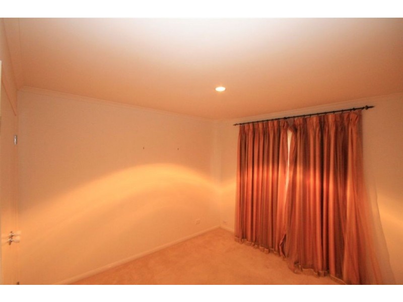 8 Brigalow Cl, Bridgeman Downs QLD 4035