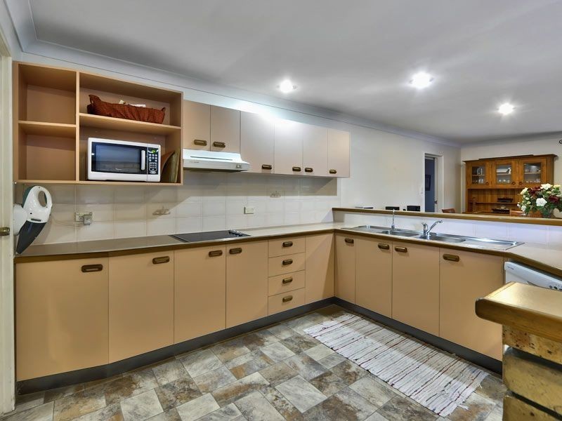 11 Sharon Ct, Albany Creek QLD 4035