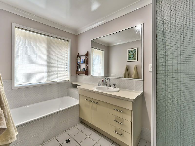 11 Sharon Ct, Albany Creek QLD 4035