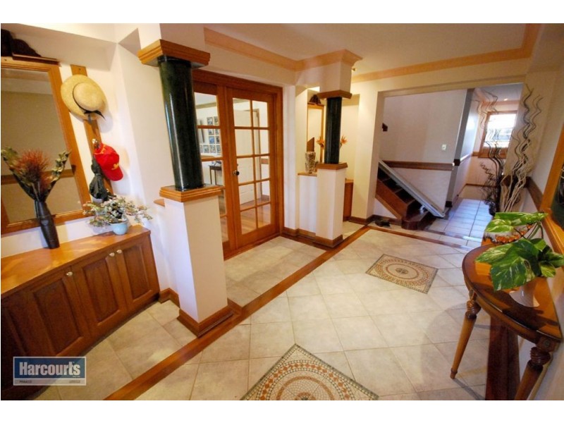 1 Woodmere St, Ferny Hills QLD 4055