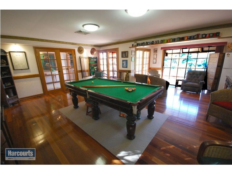 1 Woodmere St, Ferny Hills QLD 4055